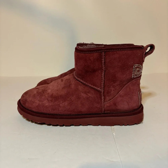 UGG Women's Classic Mini Crystal Bow Suede / Wool Lining Winter Boot Red Size 6 - Picture 2 of 10